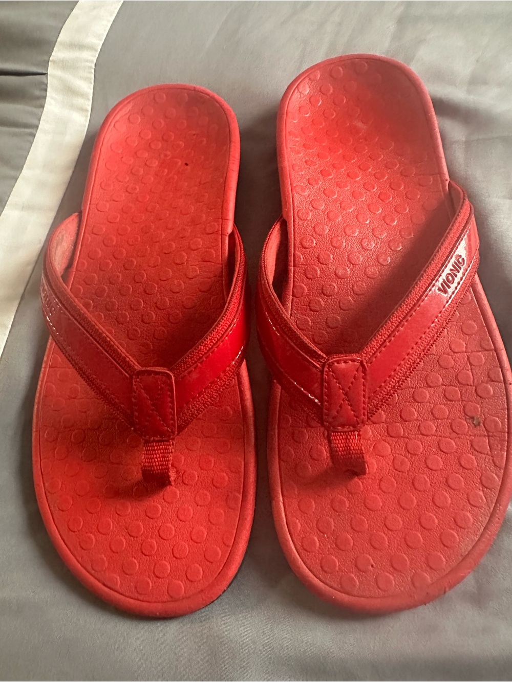 Vionic Red Foam Toe-Post Flip Flops